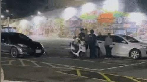 吃瓜群众看吵架引来警察,一地鸡毛背后的法律思考