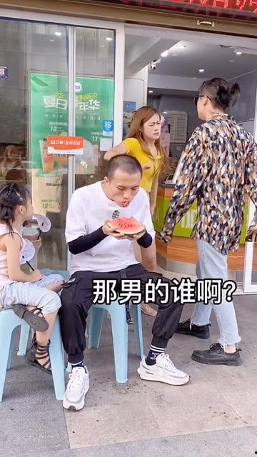 吵架的吃瓜群众叫什么,吵架现场,谁才是焦点人物?